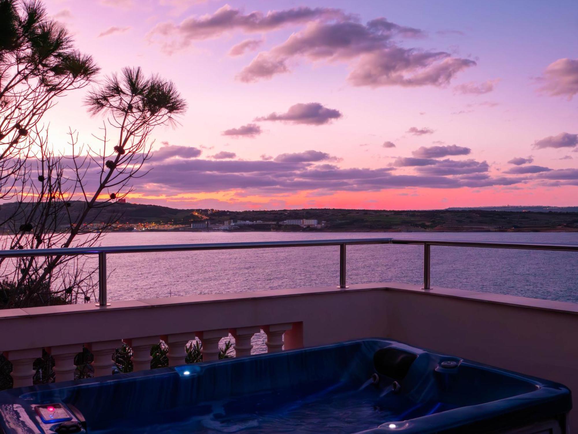 Villa Palma - Sunset Sea Views With Pool, Jacuzzi, Sauna And Games Room Mellieħa Exterior foto