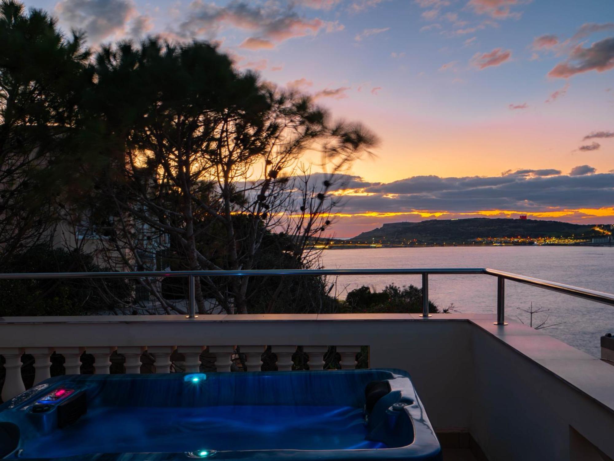 Villa Palma - Sunset Sea Views With Pool, Jacuzzi, Sauna And Games Room Mellieħa Exterior foto