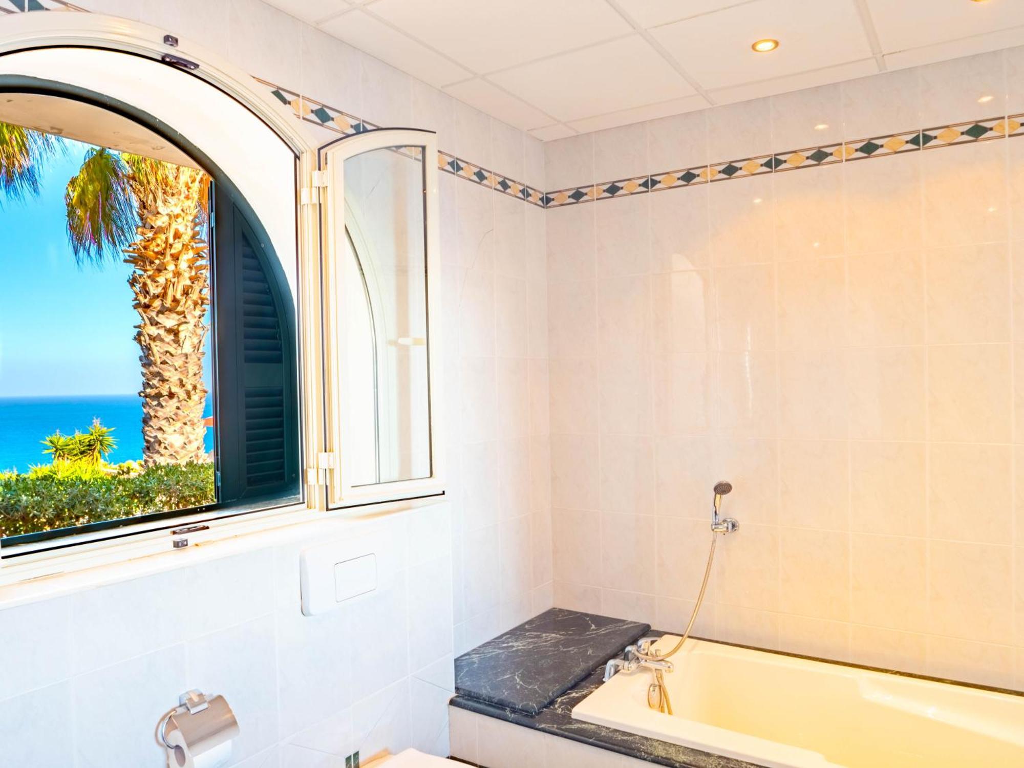 Villa Palma - Sunset Sea Views With Pool, Jacuzzi, Sauna And Games Room Mellieħa Exterior foto